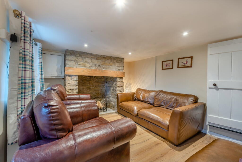 House in Gloucester - View 4