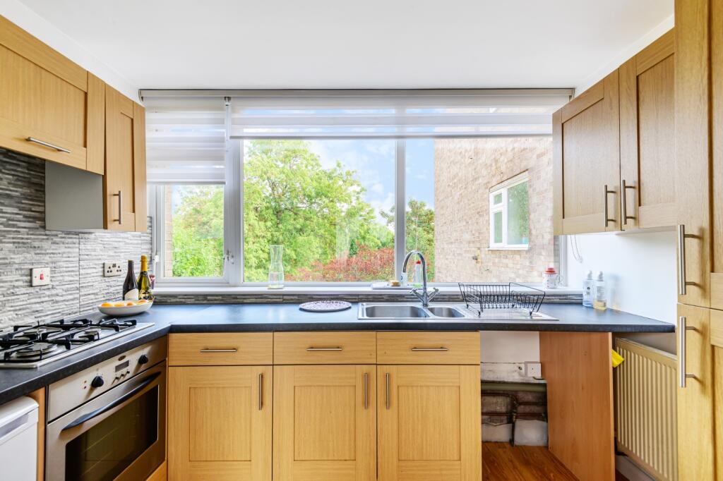 Apartment in Bromley - View 5