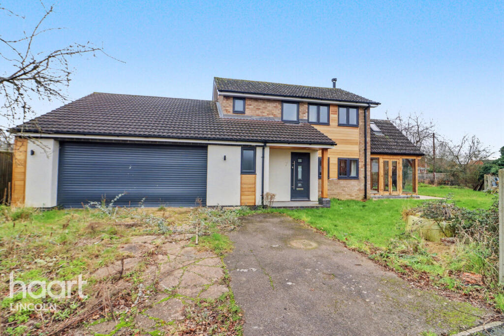 3 bedroom detached house for sale in St Andrews Close, SLEAFORD, NG34