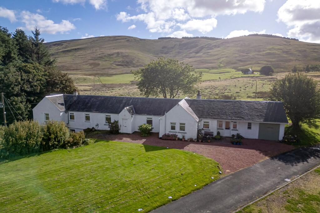 6-bed detached on Thankerton, Biggar, South Lanarkshire, £595,000