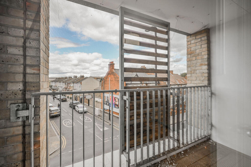 Apartment in London - More
