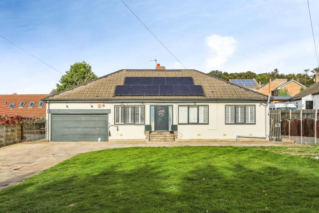 5-bed detached on Lund Lane, Monk Bretton, Barnsley, South Yorkshire, £445,000