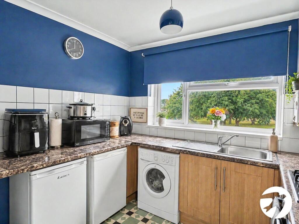 Apartment in Chatham, Medway - View 2