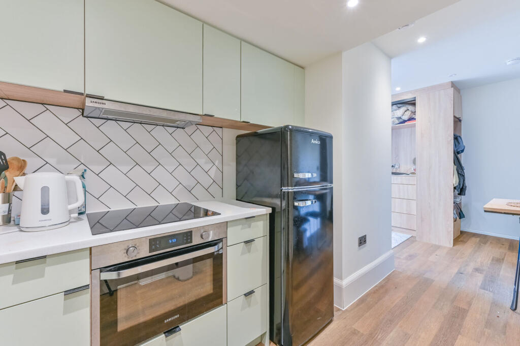 Apartment in London - More