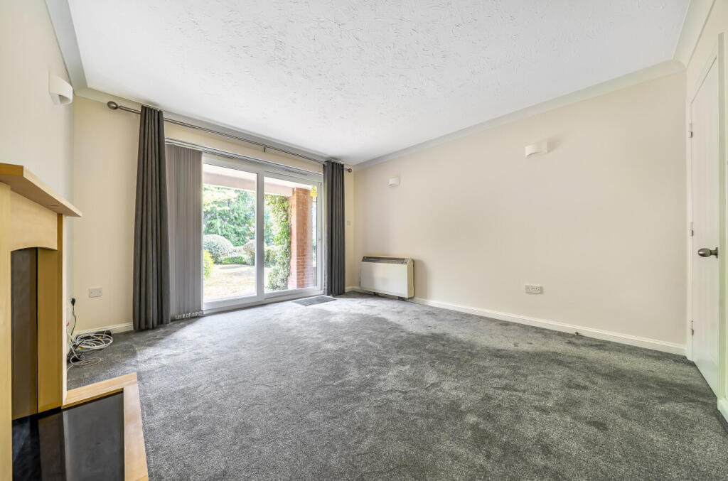 Apartment in Southampton - View 3