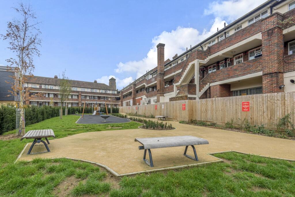 Apartment in London - More