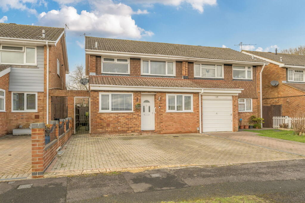 Main image of property: Borodin Close, Basingstoke RG22 4EN