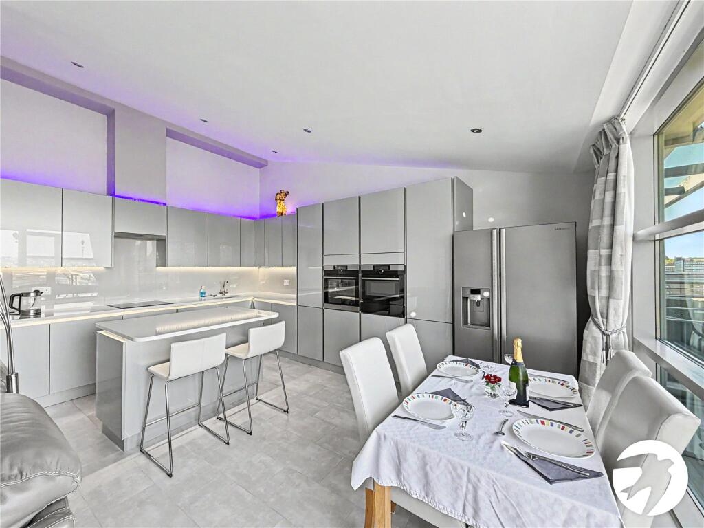 Apartment in Chatham, Luton - View 4