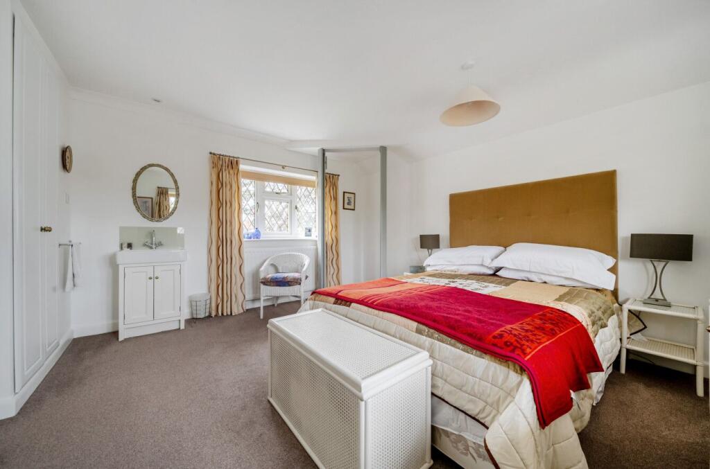 House in Highcliffe-on-Sea, Friars Cliff - More