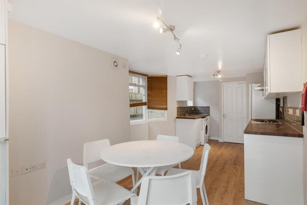 5 bedroom terraced house for rent
