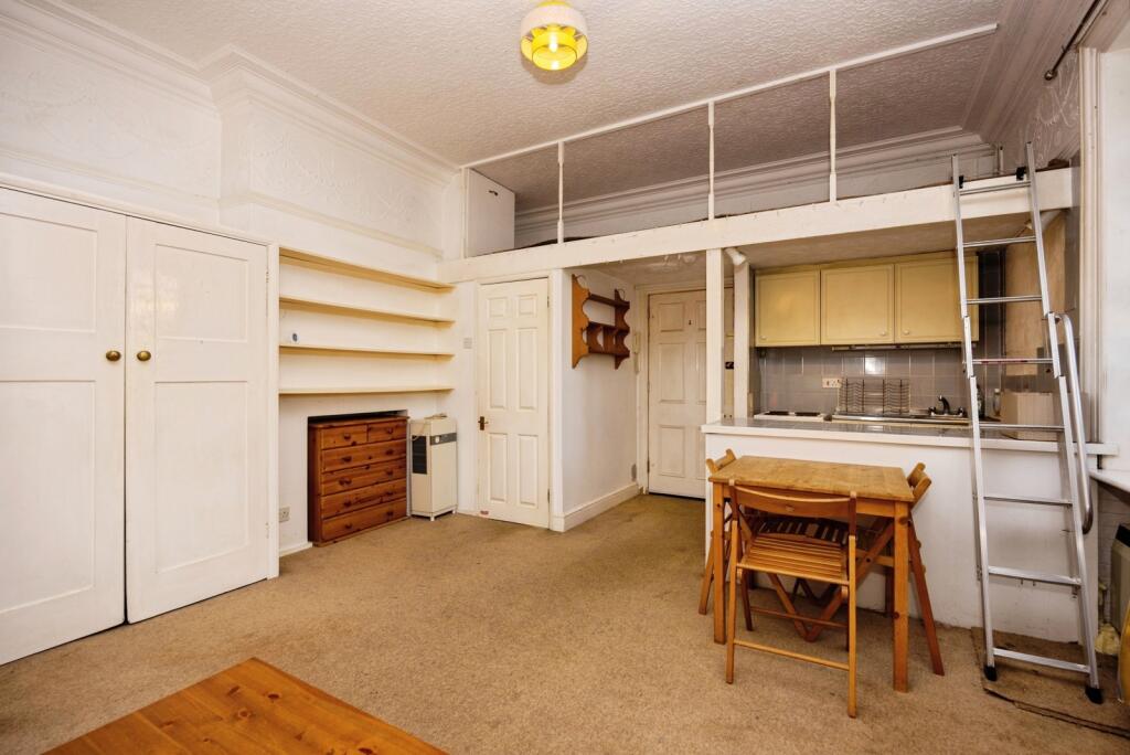 Apartment in Guildford - View 3