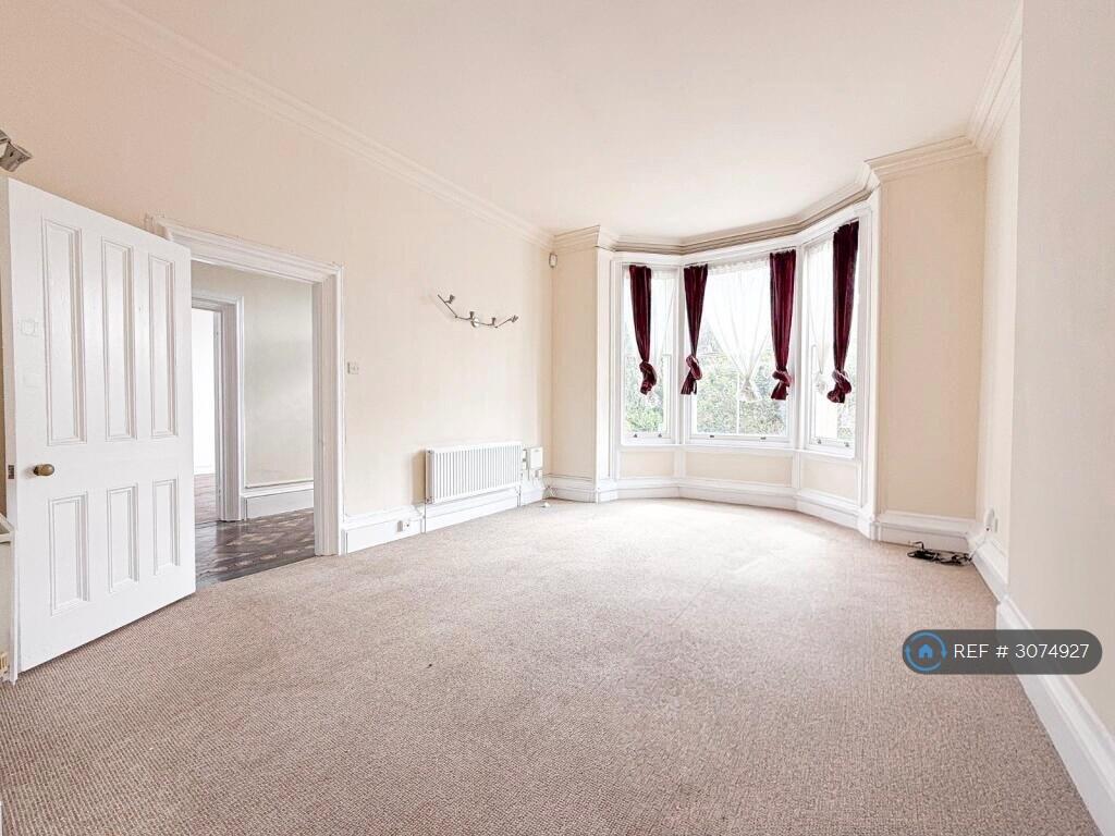 Apartment in Northampton, West Northamptonshire - View 4