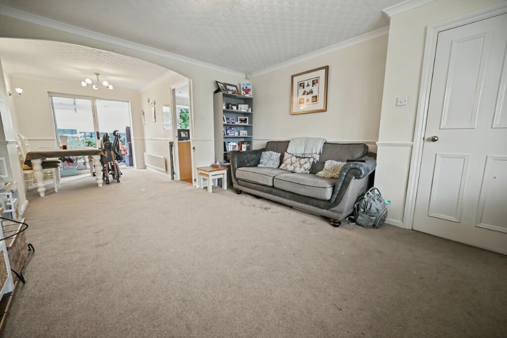 Wren Avenue, Perton, Wolverhampton, WV6 photo 2