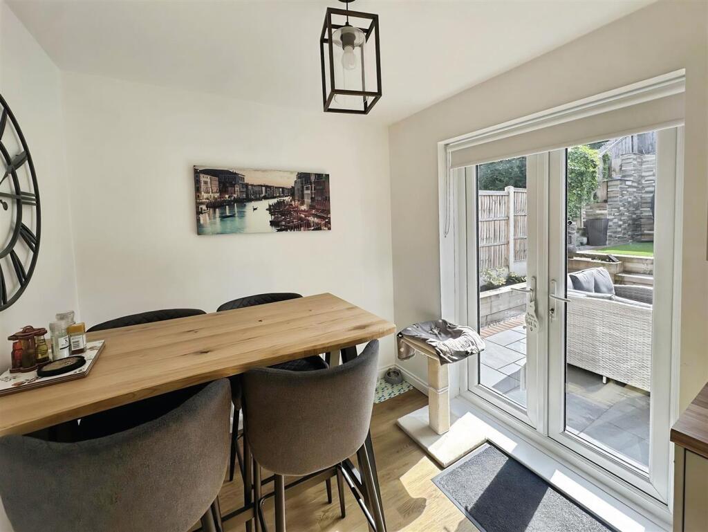 House in Mansfield, Nottinghamshire - More