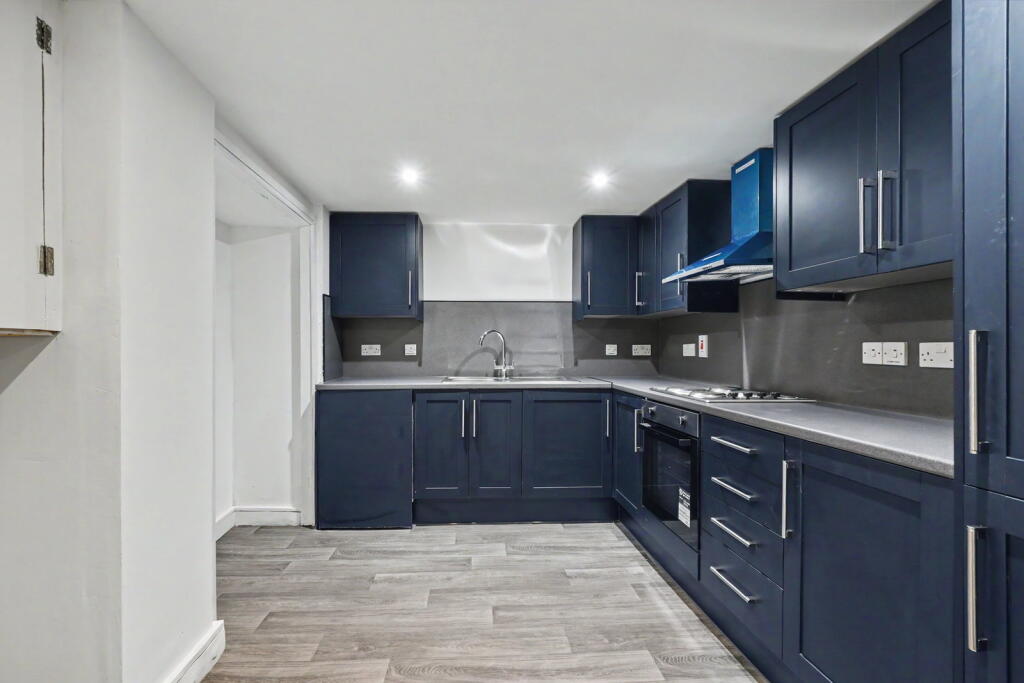 Main image of property: Flat 1, Luton Road, Chatham, Kent, ME4 5AA
