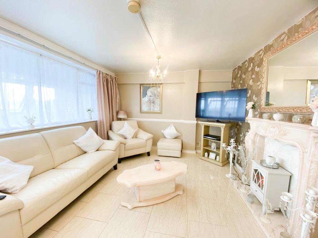 Main image of property: Benmore Avenue - 2 Bed Apartment , Edgbaston, Birmingham, B5