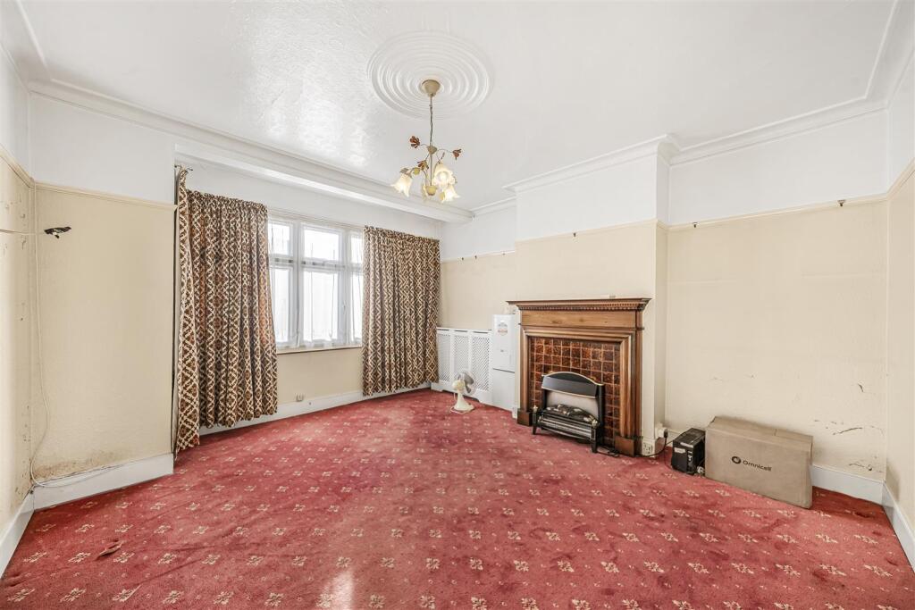 Sandringham Road, Wood Green, N22 photo 2