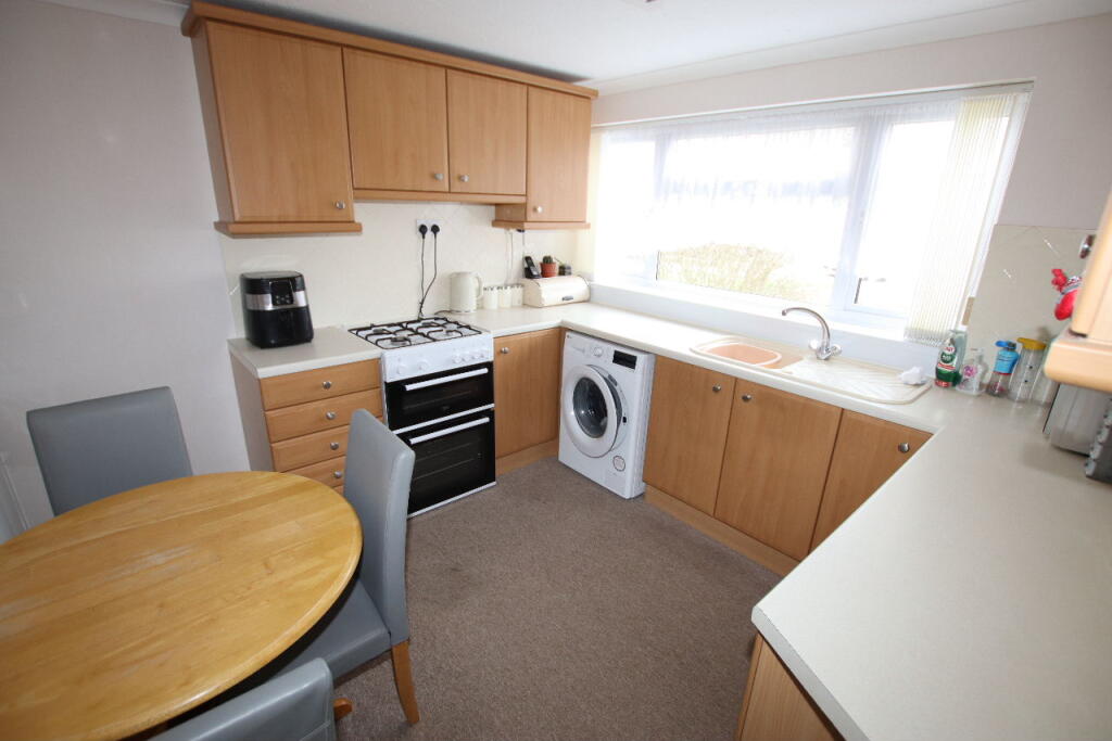 Kestrel Way, Clacton on Sea, CO15 photo 4