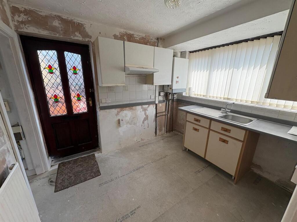 House in Kirklees, West End, Cleckheaton - View 3