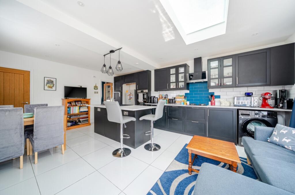 House in Nottingham, Wollaton Vale - View 2