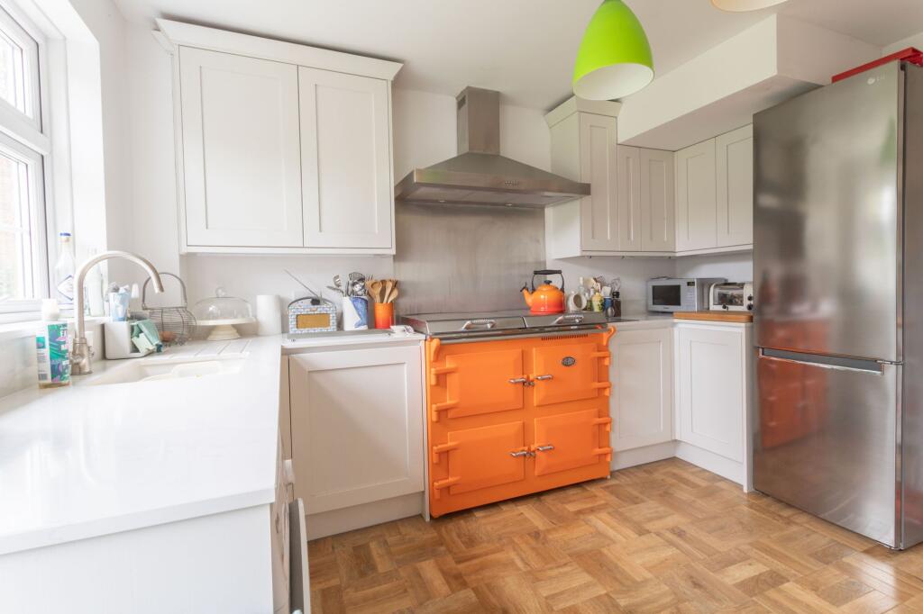 Kiln Gardens, Hartley Wintney, RG27 photo 4