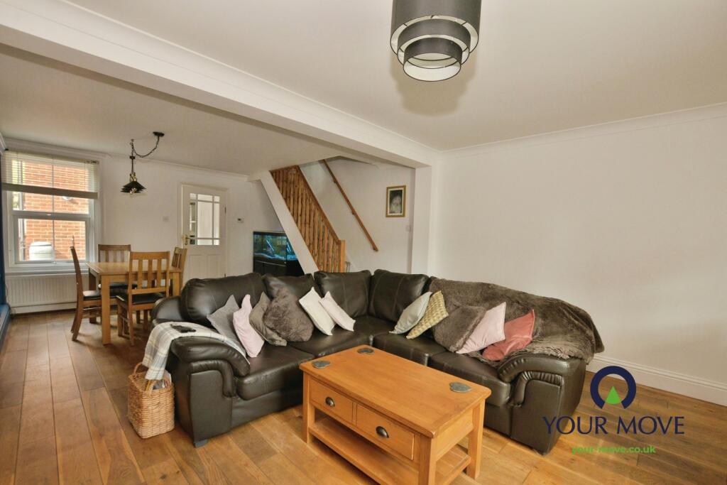 House in Ashford, Kennington - More
