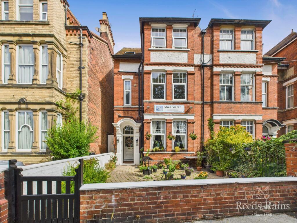 9-bed semi-detached on Vernon Road, Bridlington, East Yorkshire, YO15, £315,000