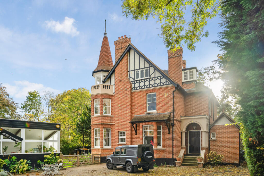 Main image of property: Bridge Road, East Molesey, KT8