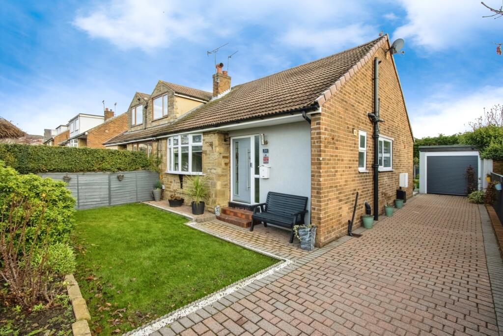 Main image of property: Redhill Crescent, Tingley, Wakefield, West Yorkshire, WF3