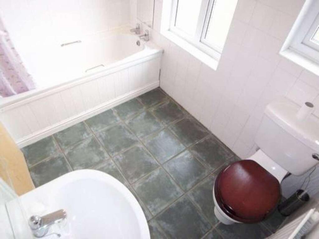 House in Leeds, Roundhay - View 5