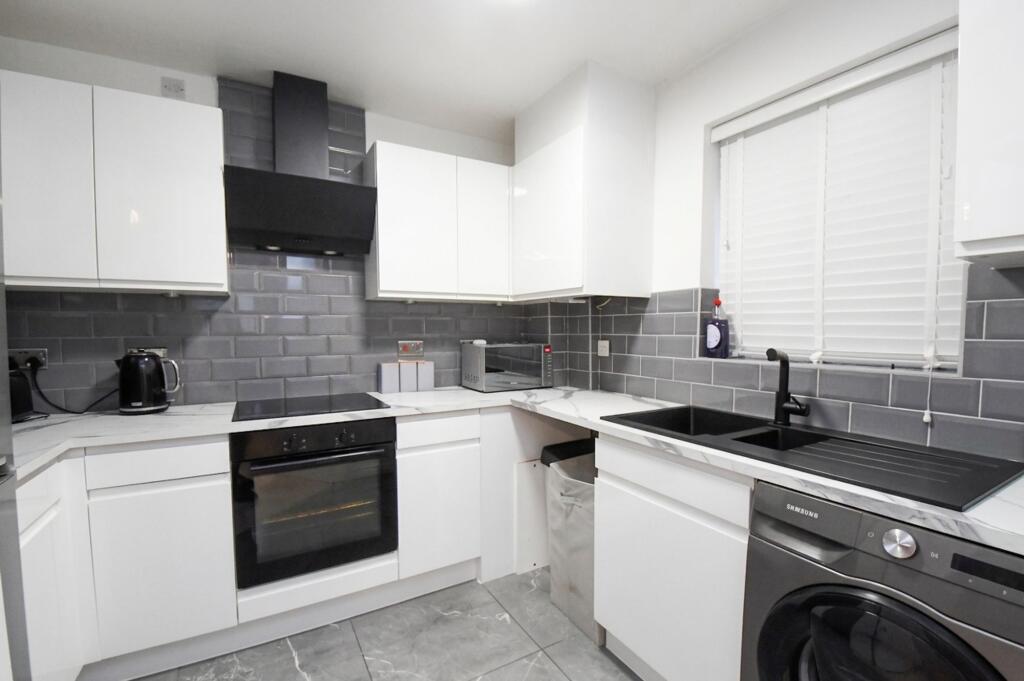 Hatherton Court, Worsley, M28 photo 2