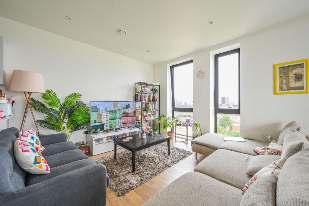 New Village Avenue, Docklands, London, E14 - View 3
