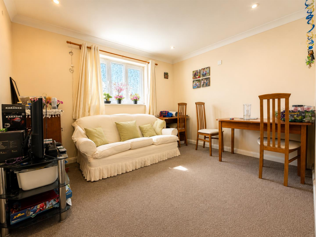 Apartment in Portsmouth - View 3