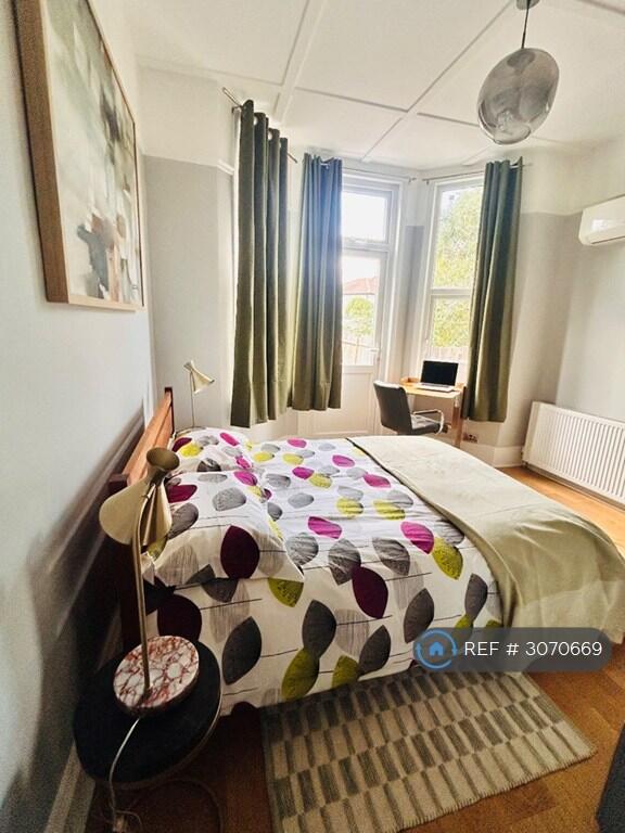 Apartment in London - More