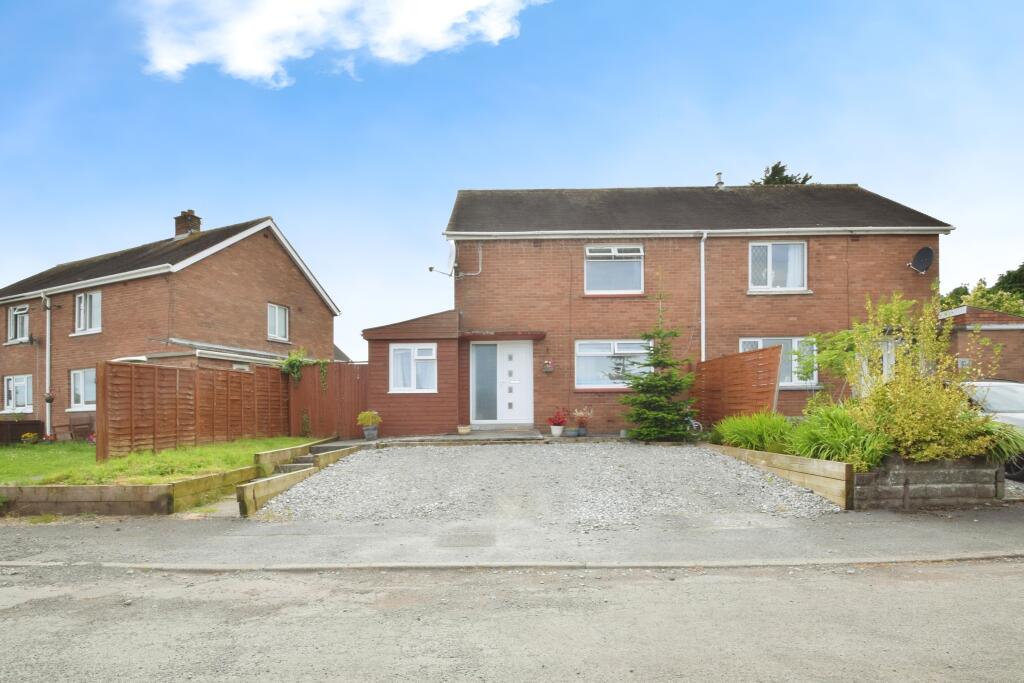 3-bed semi-detached on 41, Bryngwyn Bach, Dafen, Llanelli, SA14, £170,000