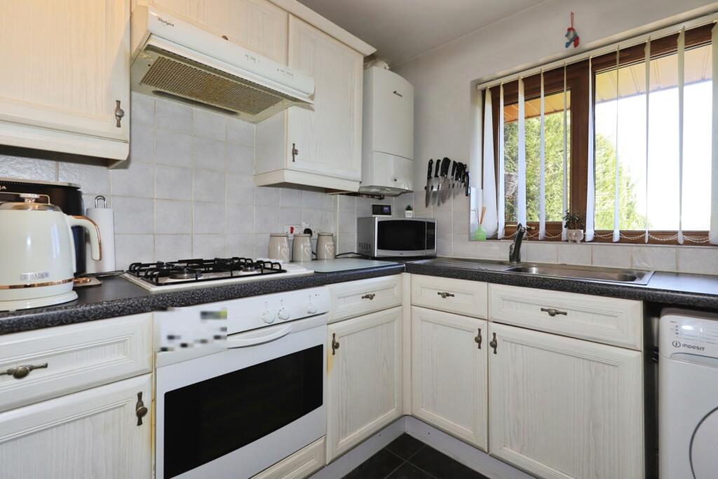 Bernie Crossland Walk, KIDDERMINSTER, Worcestershire, DY10 - Więcej