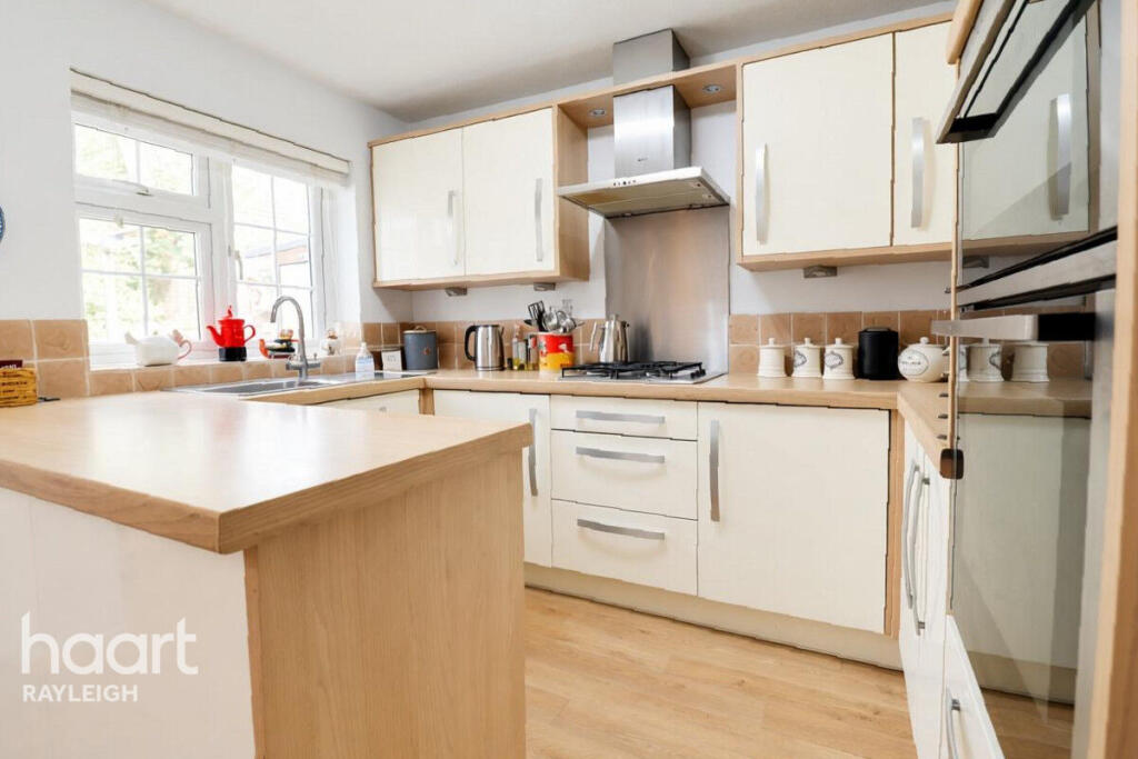 House in Rochford, Rayleigh - View 5