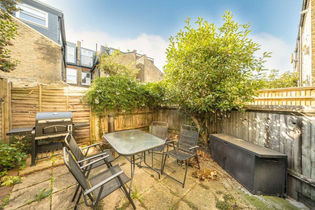 Apartment in London - View 5