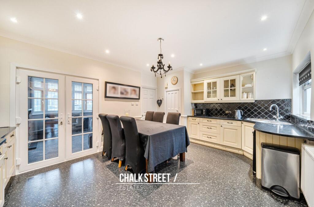 4-bed semi-detached on Park Crescent, Hornchurch, RM11, £580,000