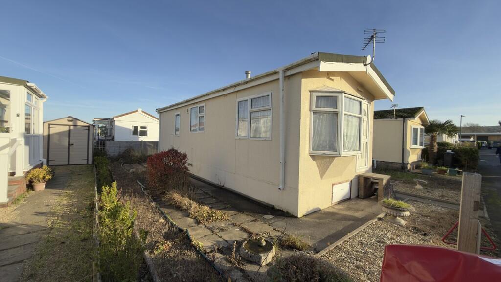 1-bed caravan on Oaktree Park, Locking, £50,000
