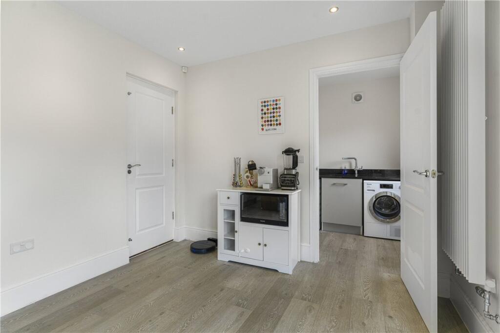 House in Vale of White Horse, Radley - View 4