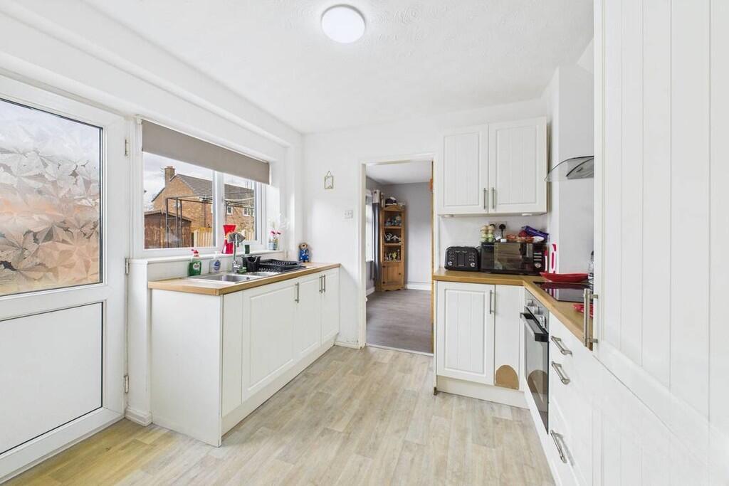 Lyndhurst Drive, Ashton On Ribble photo 4