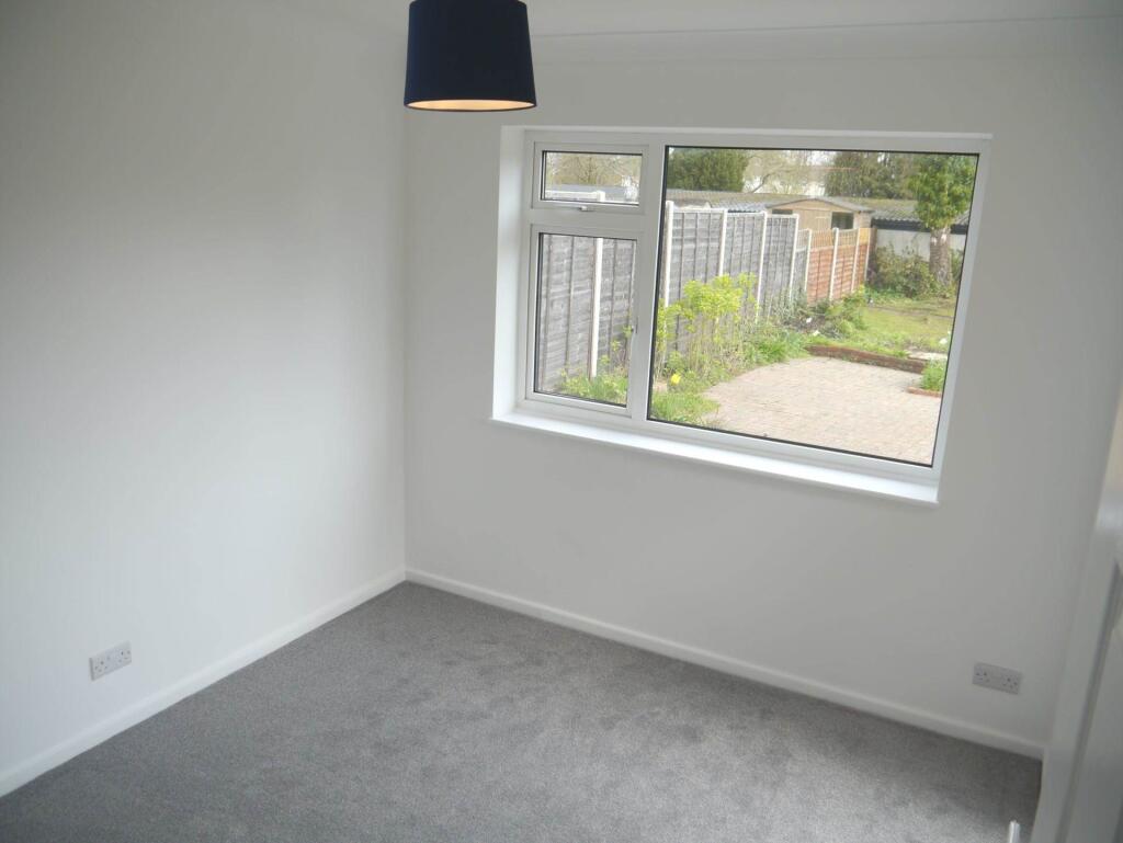 House in Hatfield, Oxlease - More