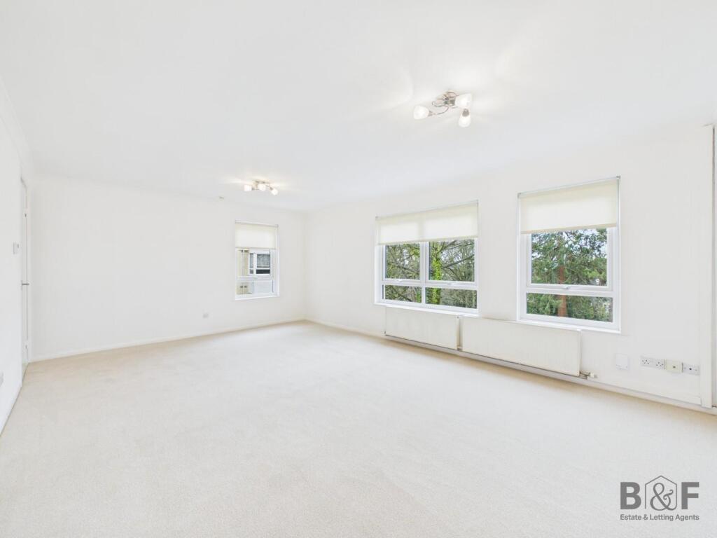 Apartment in Bristol, Downend and Bromley Heath - View 4