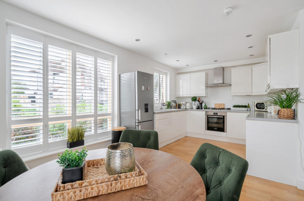 Apartment in Adur, West Sussex - View 4