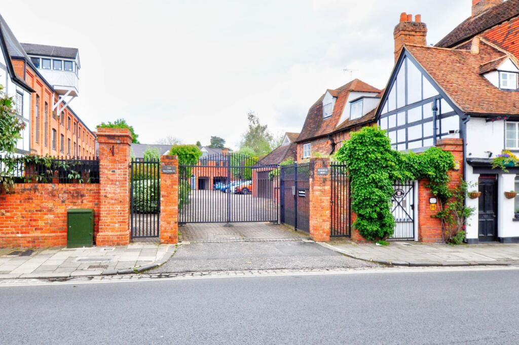 Main image of property: Brakspear Mews, New Street