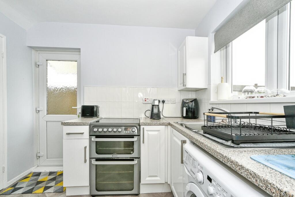 House in Swindon, South Swindon - More