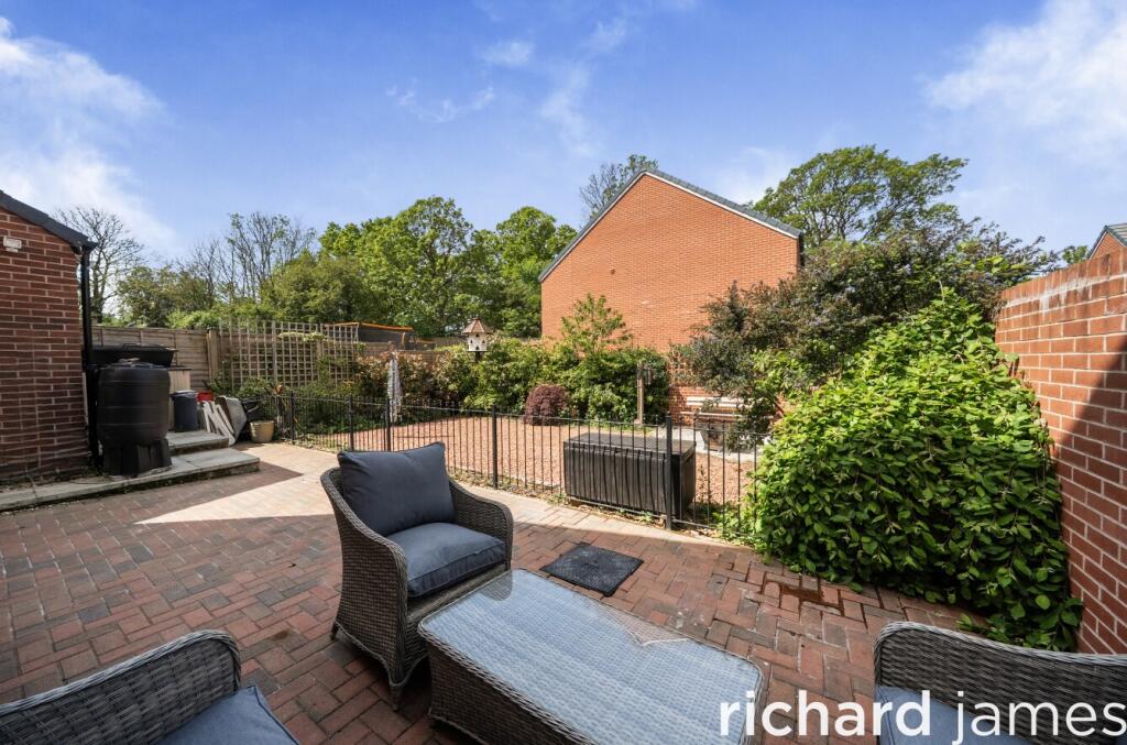 Lucknam Crescent, Coate, Swindon, SN3 photo 4