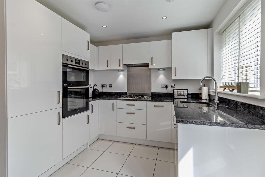 Trusdale Close, Doncaster photo 4