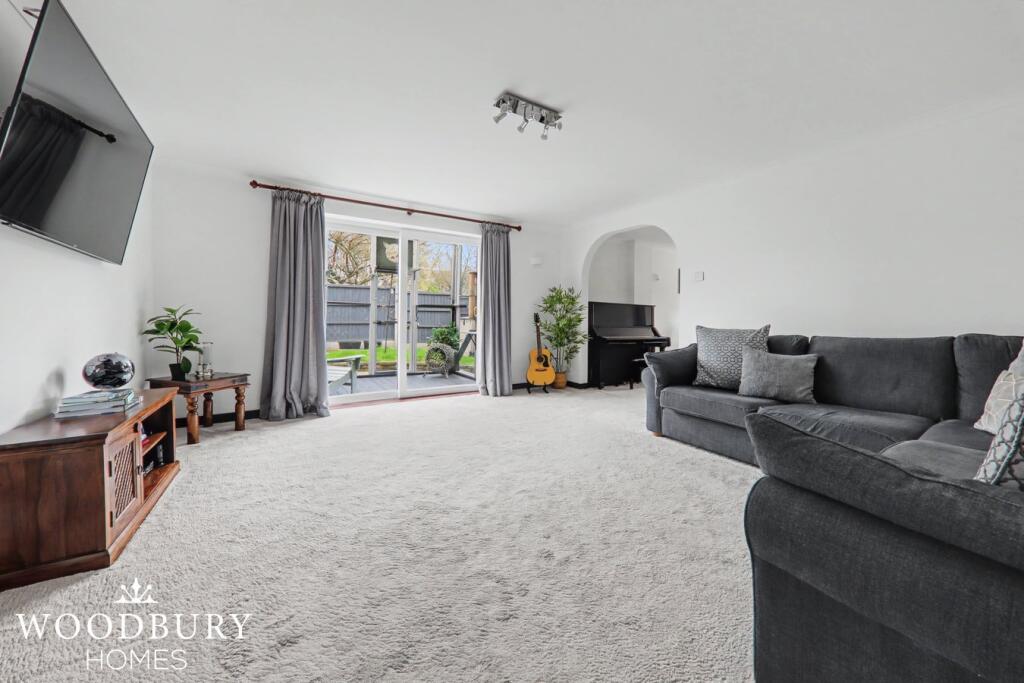 River Way, Loughton, IG10 photo 2